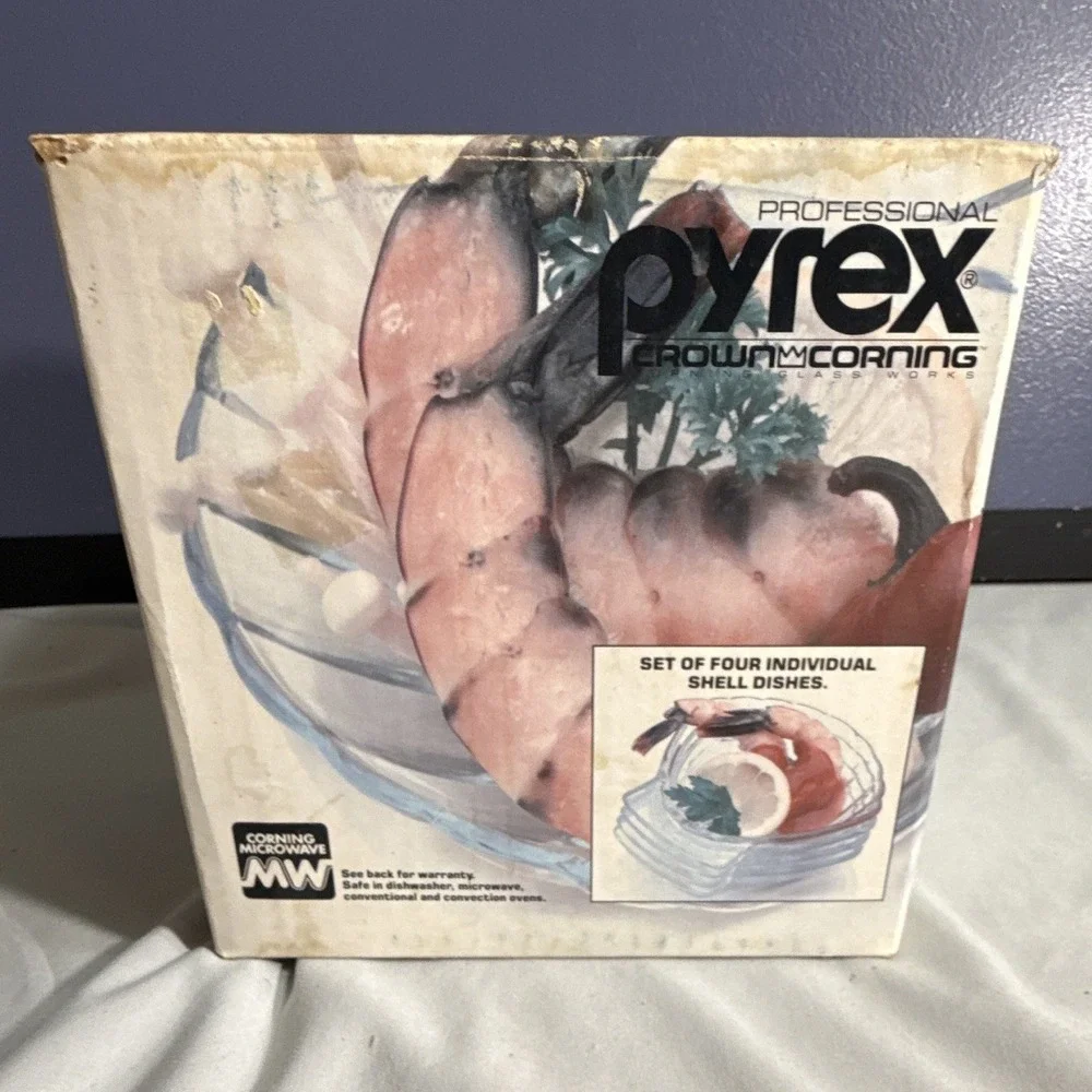 Pyrex Set of 4 Clear Glass Shell Dishes 5345 Boxed Made in France Open Box